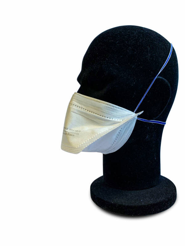 Vu de profil gauche mannequin portant un masque FFP2 Macopharma